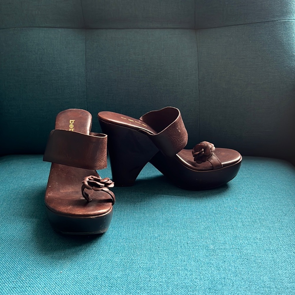 BEBE leather & wood chunky platform sandal🤎🌼